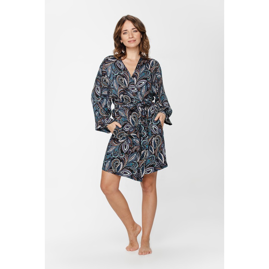 Salto de cama de viscosa negra corte kimono vista frontal